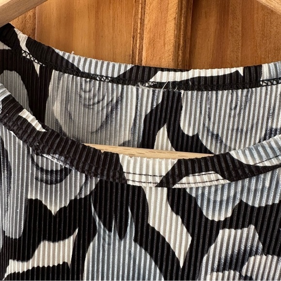 Rose Print Pleated Sleeveless Tank Top in Grey Black and White Dark Florals - Picture 6 of 8